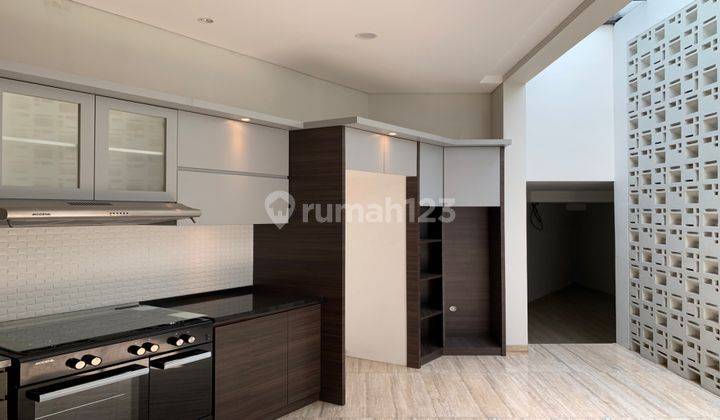 Rumah Mewah Private Pool Semi Furnished Di Bsd Golf 2