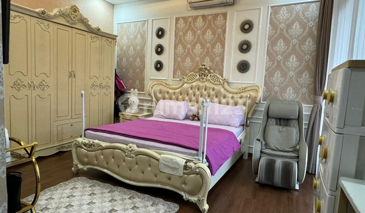 Di jual Rumah Cantik rapih Full Furnished 3 lantai di Melia residance 2