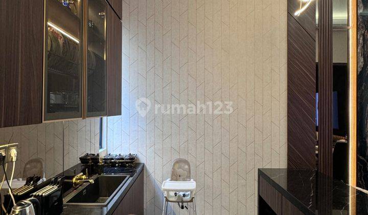 Rumah 3 Lantai Full Furnished Tinggal Bawa Koper Di Kebayoran Residance , Bintaro 2