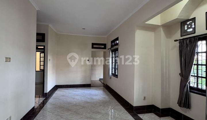 For Rent Nice Flood-Free House in Graha Raya
