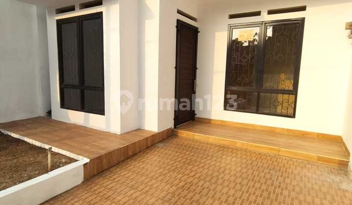 Ready-to-Live House Near Parigi Bintaro Toll Road 2