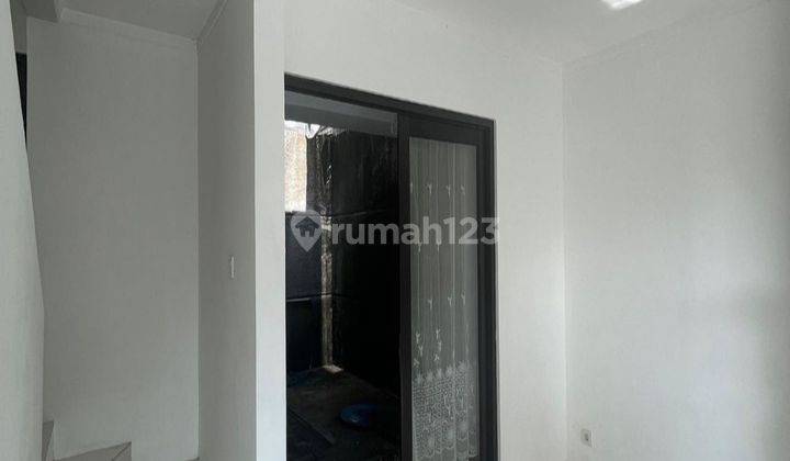 Murah Rumah Bagus 2 Lantai Di Boulevard , Graha Raya 2