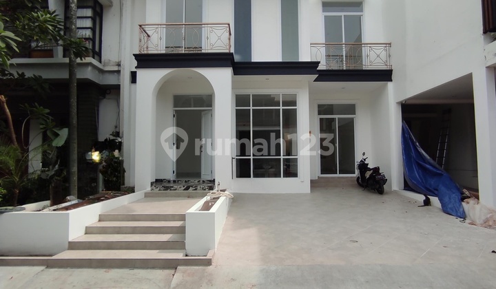 Nice Classic Modern 2-Story House in Sector 9 Bintaro Jaya
