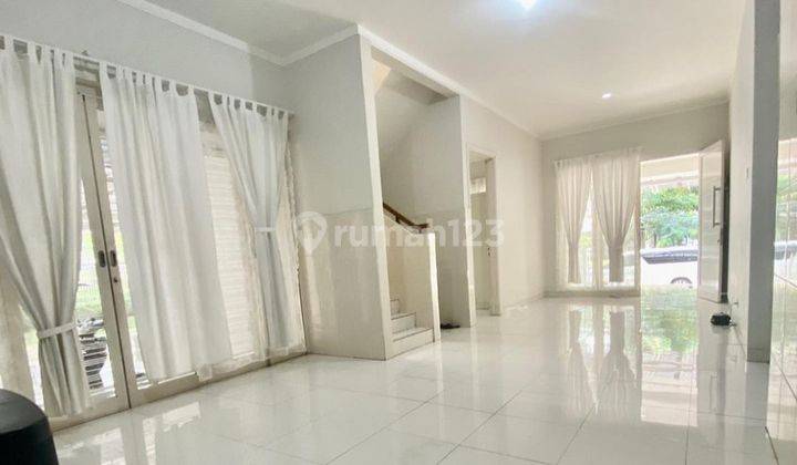 Rumah Bagus 2 Lantai Hook Utara SHM di Discovery Bintaro 2