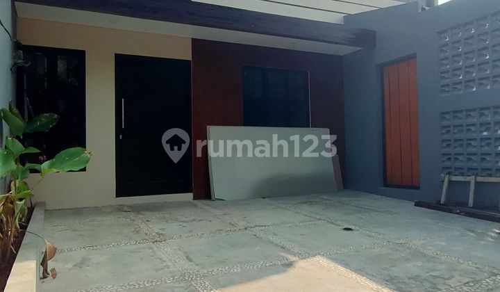 Rumah Bagus 2 Lantai Dekat Stasiun Sudimara di Bukit Nusa Indah