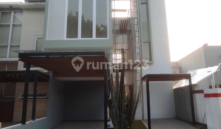 Rumah Bagus Minimalis 2,5 Lantai Dikebayoran Bintaro 1