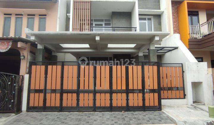 Rumah Bagus Minimalis 2 Lantai SHM Di Graha Raya  1