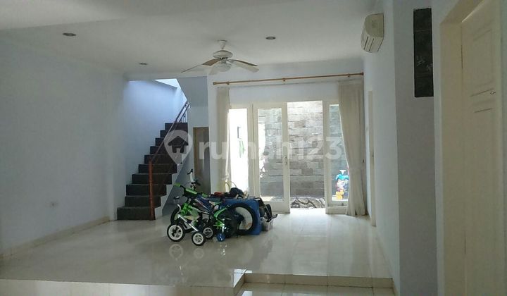 Rumah 2 Lantai Bagus SHM di Graha Raya Bintaro 2
