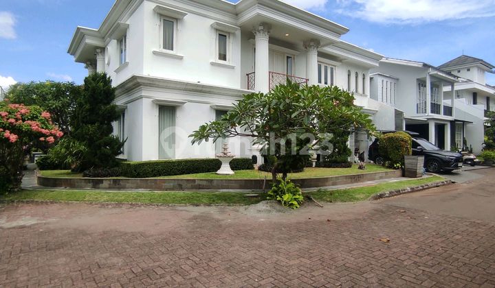 Rumah Bagus American Classic Kolam Renang di Sektor 8 Bintaro
