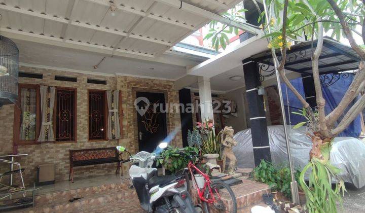 Rumah Bagus 2 Lantai Shm Di Graha Raya No  2