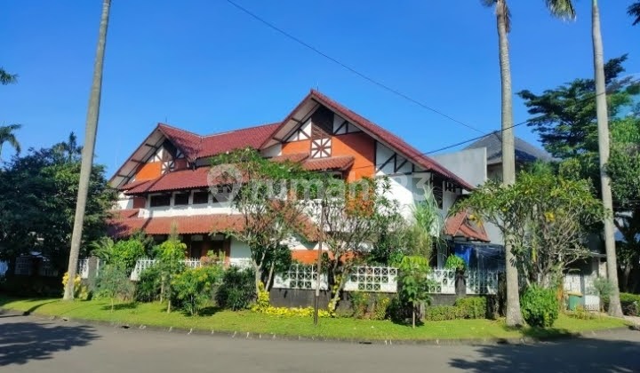 Rumah Hook Murah Luas Ada Kolam Renang di Pondok Indah