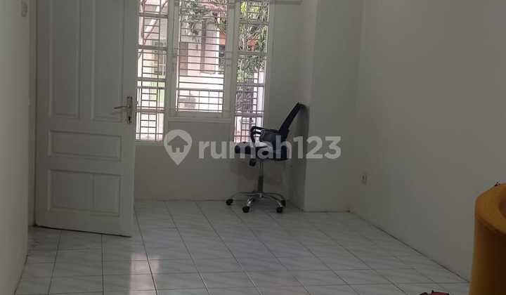Rumah 1 Lantai Nyaman Asri Strategis di Graha Raya Bintaro 2