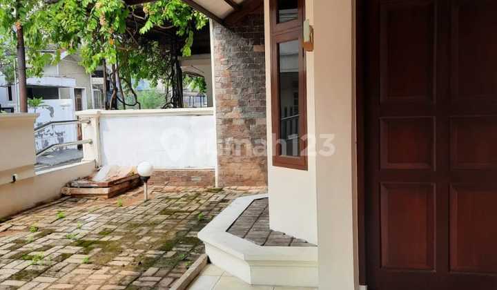 Rumah Lama Terawat 2 Lantai di Pondok Indah 2