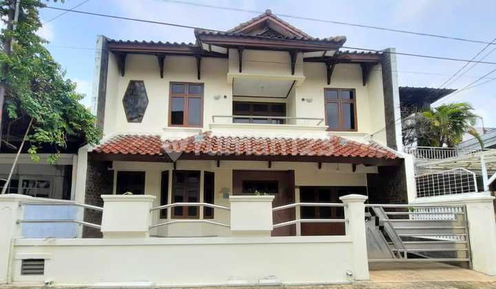 Rumah Lama Terawat 2 Lantai di Pondok Indah 1