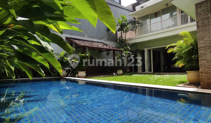 Nice House Swimming Pool In Senayan Bintaro Sector 9