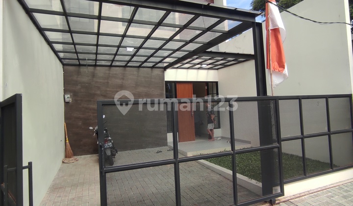 Beautiful Minimalist 2-Story House Ready to Occupy in Graha Raya Bintaro 2