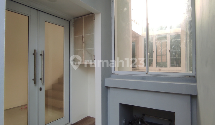 Rumah Bagus Minimalis 2,5 Lantai Dikebayoran Bintaro 2