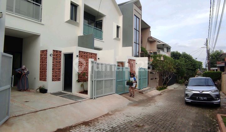 Rumah 2 Lantai Dekat Stasiun Sudimara di Bukit Nusa Indah