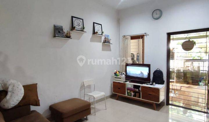 Rumah Bagus Semi Furnished Shm Di Graha Raya 1