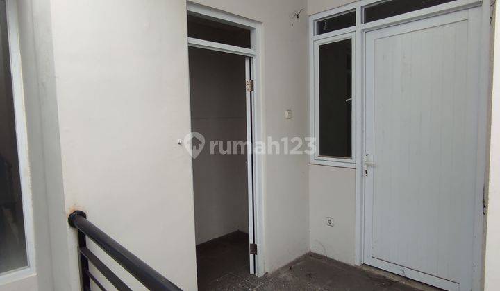 Rumah Bagus Minimalis 2 Lantai SHM Di Graha Raya  2