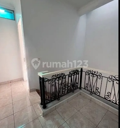 Dijual rumah daan mogot baru 2