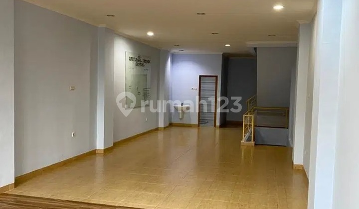 For Rent: Mutiara Taman Palem Shop House, West Jakarta.