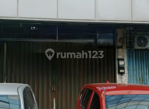 Ruko rapih di Komplek Plaza Pacific