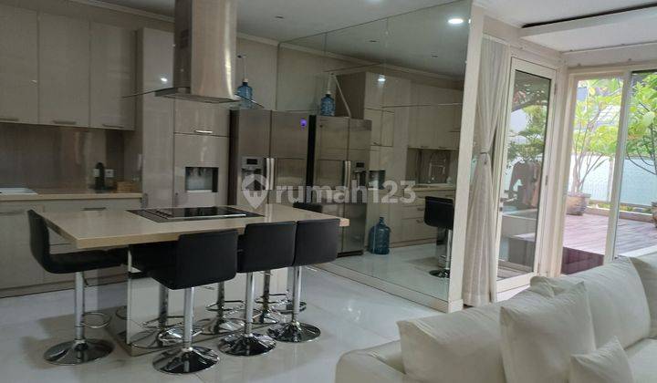 Town house rapih minimalis Ancol Mansion 1