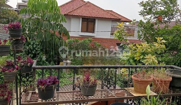 Standard Asri House in Cinere Estate, a comfortable and safe residence.