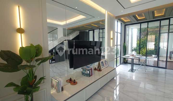 Luxury Ready-to-Occupy Cluster House in a Strategic Location in Kalideres