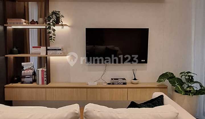 2-Story House in the City Center Near Toll Road Ready to Occupy in West Jakarta 2-Story House in the City Center Near Toll Road Ready to Occupy in West Jakarta