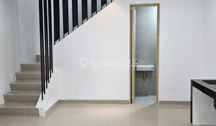 Rumah Bagus 2 Lantai di Bintaro Sektor 9, Tangerang Selatan 2