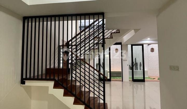 Rumah Disewakan Di Puri Bintaro Sektor 9, Terawat, Semi Furnished