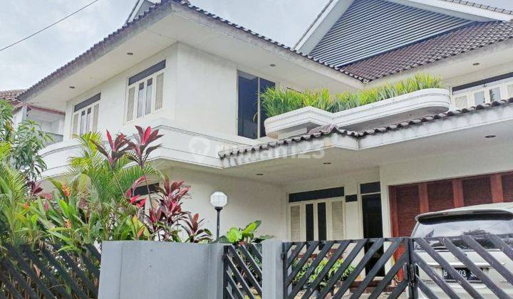 Rumah 2 Lantai Semi Furnished SHM di Sektor 1, Jakarta Selatan 1