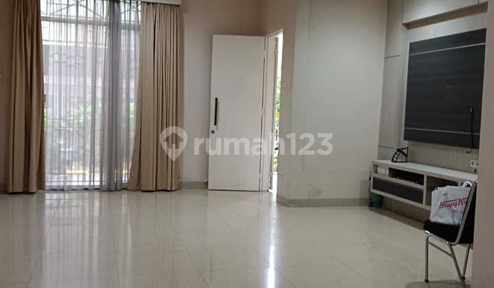 Di Rumah di Kebayoran Residence 2 Lantai Bagus, Siap Huni 7