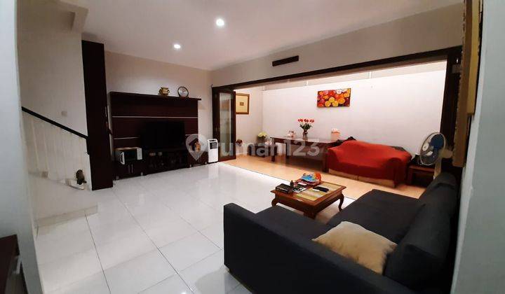 Rumah 2 Lantai Bagus Semi Furnished di Cluster Discovery, Tangerang Selatan 1