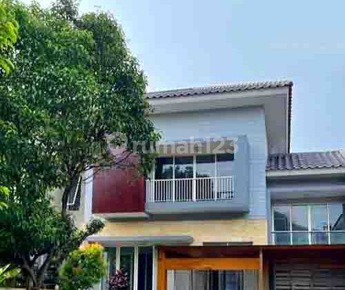 Rumah Cantik Lokasi Strategis 2 Lantai Bagus Semi Furnished SHM di Kebayoran Bintaro, Tangerang Selatan 1