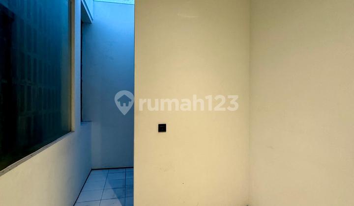 Rumah modern 2 lantai siap huni di Bintaro Jakarta Selatan  2