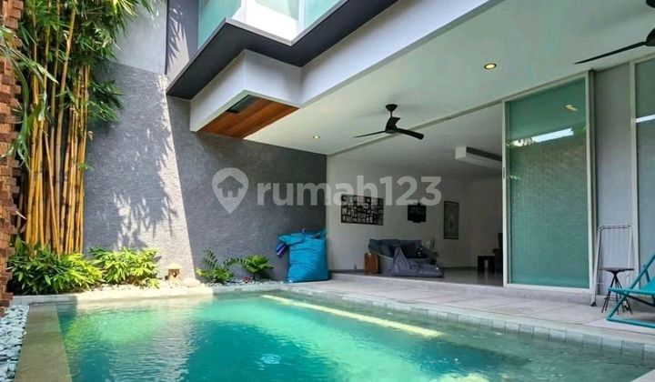 Rumah Modern di Perumahan Lebak Bulus Indah, Jakarta Selatan