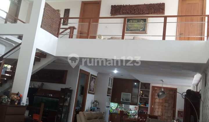 Rumah split level dan ada kolam renang di Bintaro Sektor 9  2