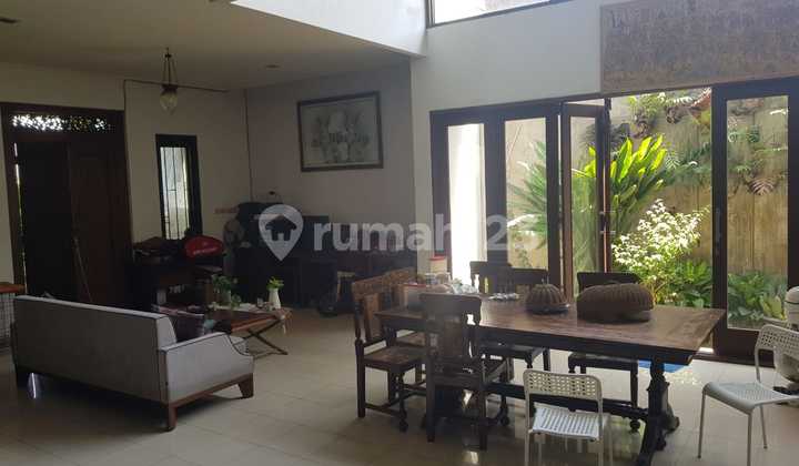 Rumah posisi hoek hadap timur di Puri Flamboyant Rempoa 