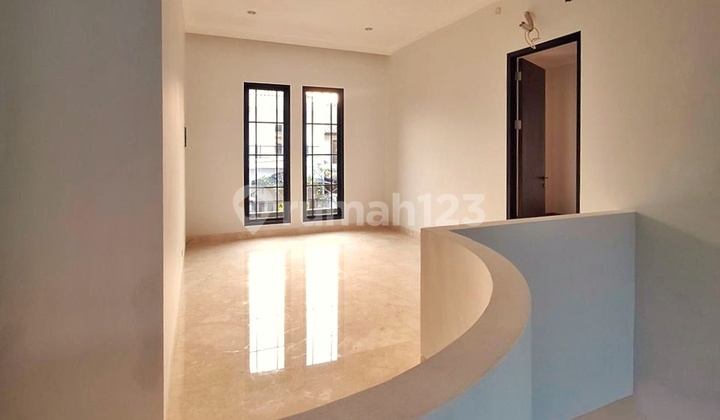 Dijiual Rumah Mewah Baru Classic Modern, Lokasi Bagus Depan Taman Bintaro Jaya Sektor 9