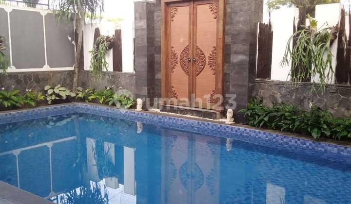 Rumah split level dan ada kolam renang di Bintaro Sektor 9 Rumah split level dan ada kolam renang di Bintaro Sektor 9