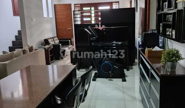 Rumah posisi hoek 2 lantai dalam komplek di Puri Bintaro  2