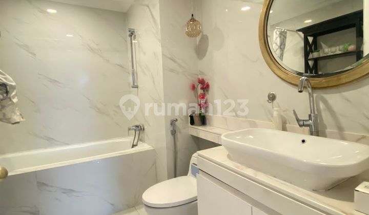 Apartemen Mewah, 2 Kamar Tidur, Furnished Bagus, Siap Huni, Hook 2