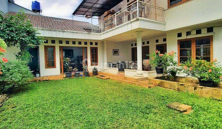 Dijual Rumah Taman Sangat Terawat di Bintaro, Jakarta Selatan 1