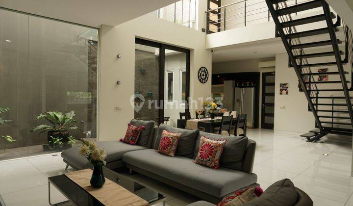 Rumah Mewah Di Kemang 2 Lantai Shm, Semi Furnished, Siap Huni 2