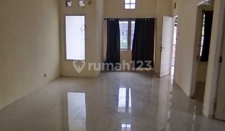 Rumah siap huni 2 lantai dalam cluster di Graha Raya 