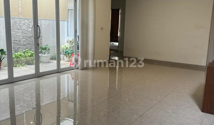 Rumah Di Bintaro Sektor 3, Baru Renovasi, Siap Huni, Shm