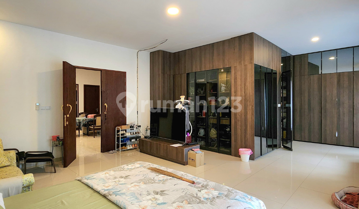 Rumah Modern Klasik Mewah Dalam Komplek Gated di Pancoran 2